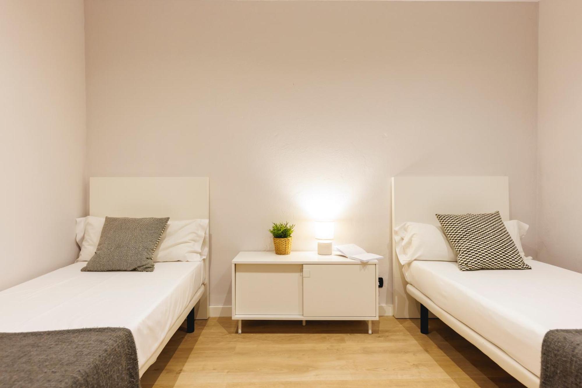 Bravissimo Apartaments Mora 4 Жерона Екстер'єр фото